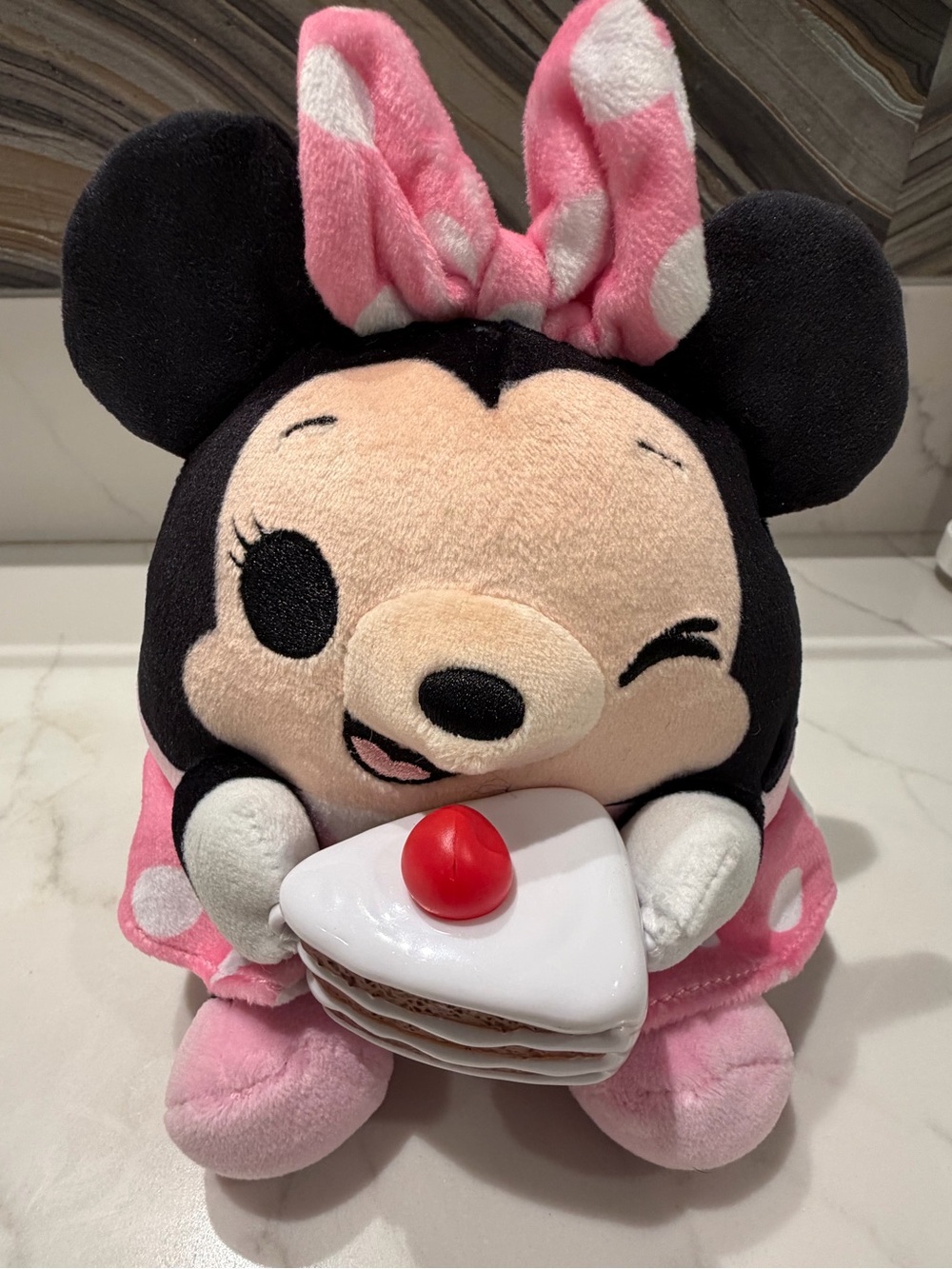 ZURU Snackles Disney Minnie Mouse 5” inches - Picture 1 of 3